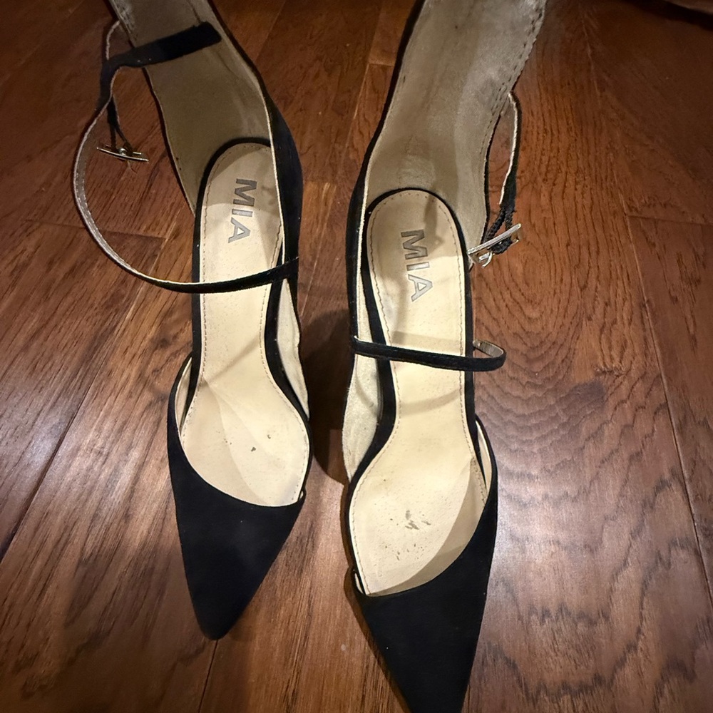 MIA Black Pointed Toe Heels - Picture 8 of 8